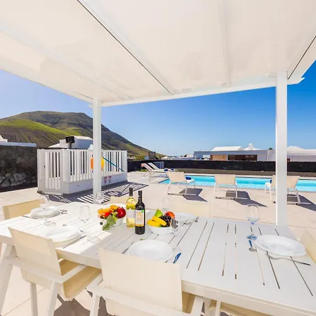Villa Secret 3 *
